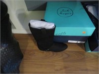SIZE 7M JACK ROGERS BOOTS NEW IN BOX