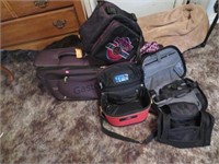 6 MAKEUP BAGS AND SUITCASES