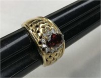 14 kt gold Ring w diamonds and Garnet Stone