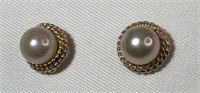 14 kt Gold mounted Pearl Earrings