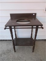 GOOD VINTAGE WASHSTAND 24X17X31 INCHES