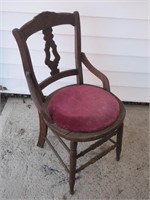 NICE VINTAGE ACCENT CHAIR