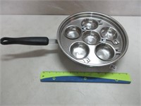 FRYING PAN AND EGG POACHER SET