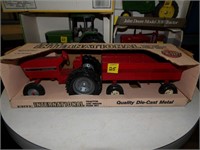 I.H. Tractor/Wagon set