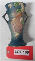 Roseville IV - 6 Snowberry Vase