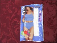 Fruit of the Loom tag free briefs  x 10