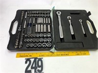 Craftsman tool set w/3 ratchets
