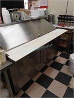 Refrigerated  prep table, make up table