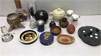 LARGE BOX LOT OF VINTAGE COLLECTIBLES