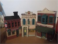 3 plastic model houses for model trains