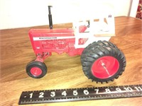 International Farmall 826 tractor