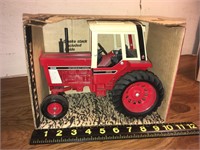 International 1086 tractor