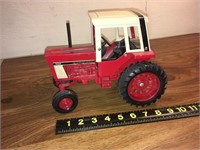 Diecast 1586 international tractor