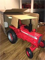 1997 Collector edition farm toy show tractor