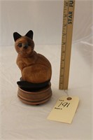 MUSICAL STAND AND CAT FIGURINE
