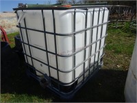 275 gallon Poly Water Tank in Galvanized Cage