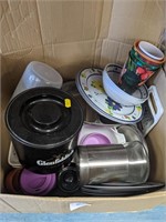 Box of kitchenware incl ice bucket