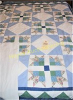 Full Machine Stitched Quilt, Bearclaw Pattern