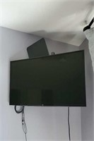 LG flat screen television, wall mount, antenna