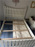 White Picket Style Queen Size Bed with