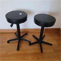 2 adjustable height stools