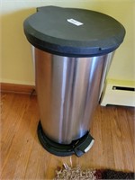 Garbage can (with issues)