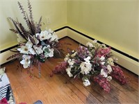 Pair of flower arrangements / centerpieces