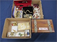 COSTUME JEWELRY LOT: