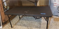 Folding table, adjustable legs