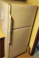 Maytag refrigerator - 18.5CuFt w/ ice maker