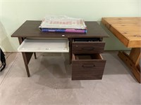 STUDENT DESK WITH KEYBOARD DRAWER