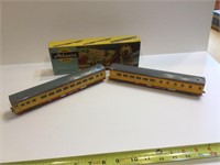 Athearn HO 2 cars and box