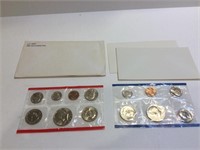198 1 P & D mint sets w/ Susan B Anthony dollars