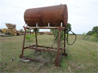 500 Gallon Fuel tank on stand