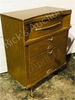 vintage 4 drawer dresser -40" h x 32" w