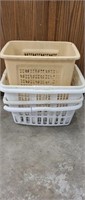5 laundry baskets.
Used for recycle, some