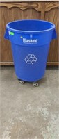 Recycle container on 4 castors 33 in tall