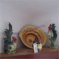 3 ROOSTERS & DECORATIVE BOWL