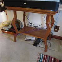 SMALL WOOD TABLE-25"TX29"LX19"W