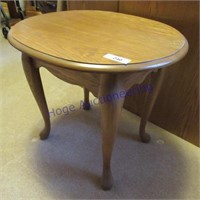 WOOD- SMALL ROUND TABLE
