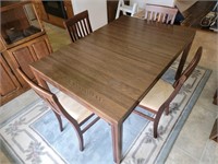 Dining Room Table w/ 4 Chairs & 2 Leaves