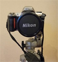 Nikon N65 w/ Tripod