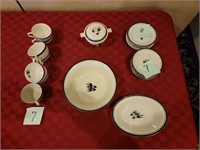 Ophidia Ware Dining Set