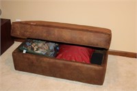 OTTOMAN WITH STORAGE WITH PILLOWS