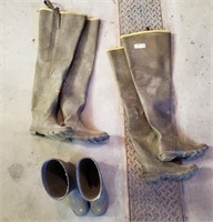 Irrigating Boots Size 9 & 10, Hip Boots need patch