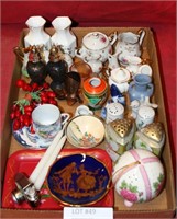 FLAT BOX OF SMALL DECORATIVE COLLECTIBLES