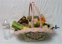Basket w Fruit, Napkin Holder, Towels & More!!!