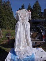 Wedding Dress w/Veil size 8