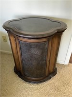 Table with storage, excellent shape