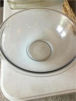 Large Pyrex mixing bowl